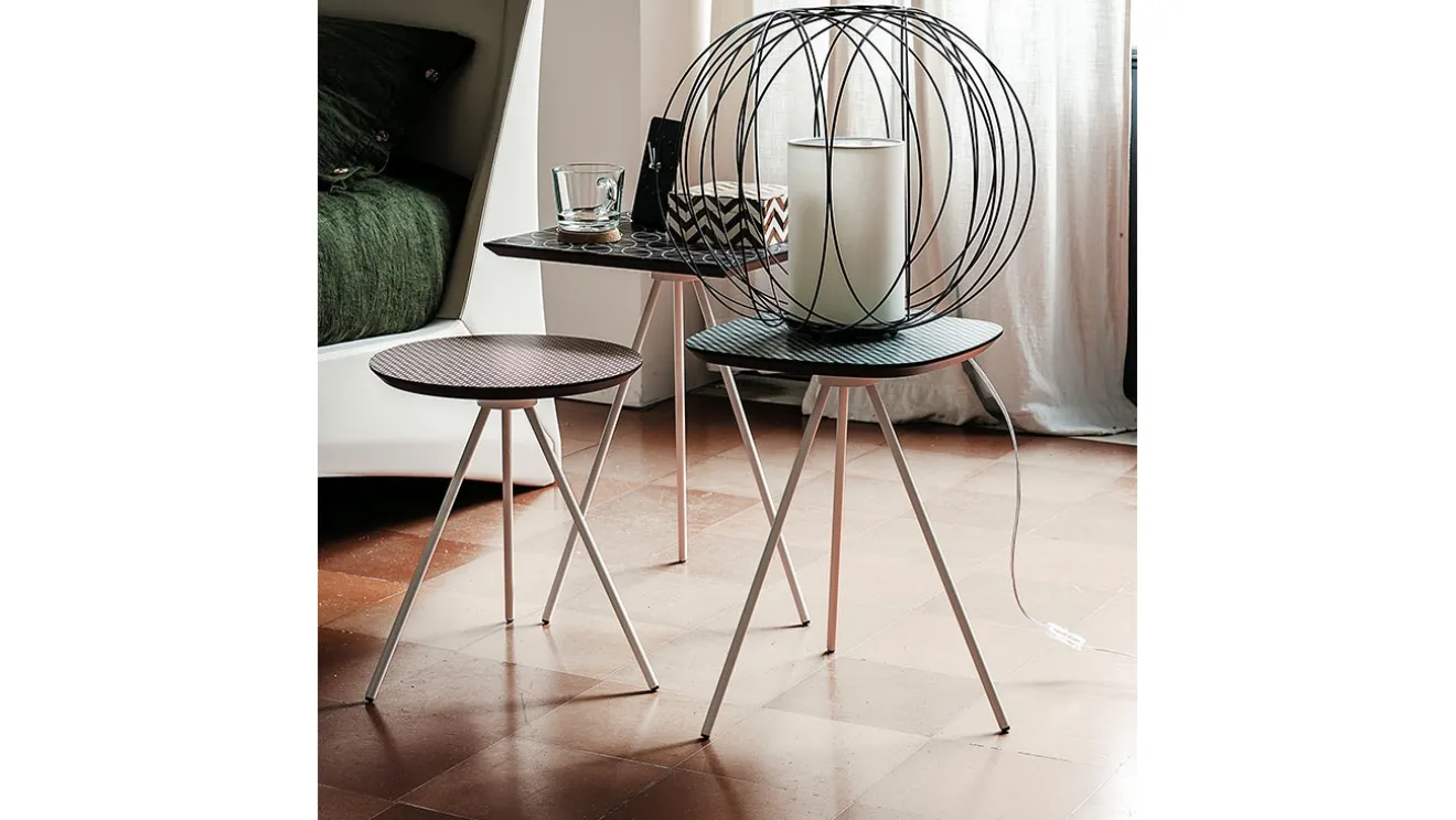 Tavolino con gambe in metallo e piano in legno Kaos di Cattelan Italia