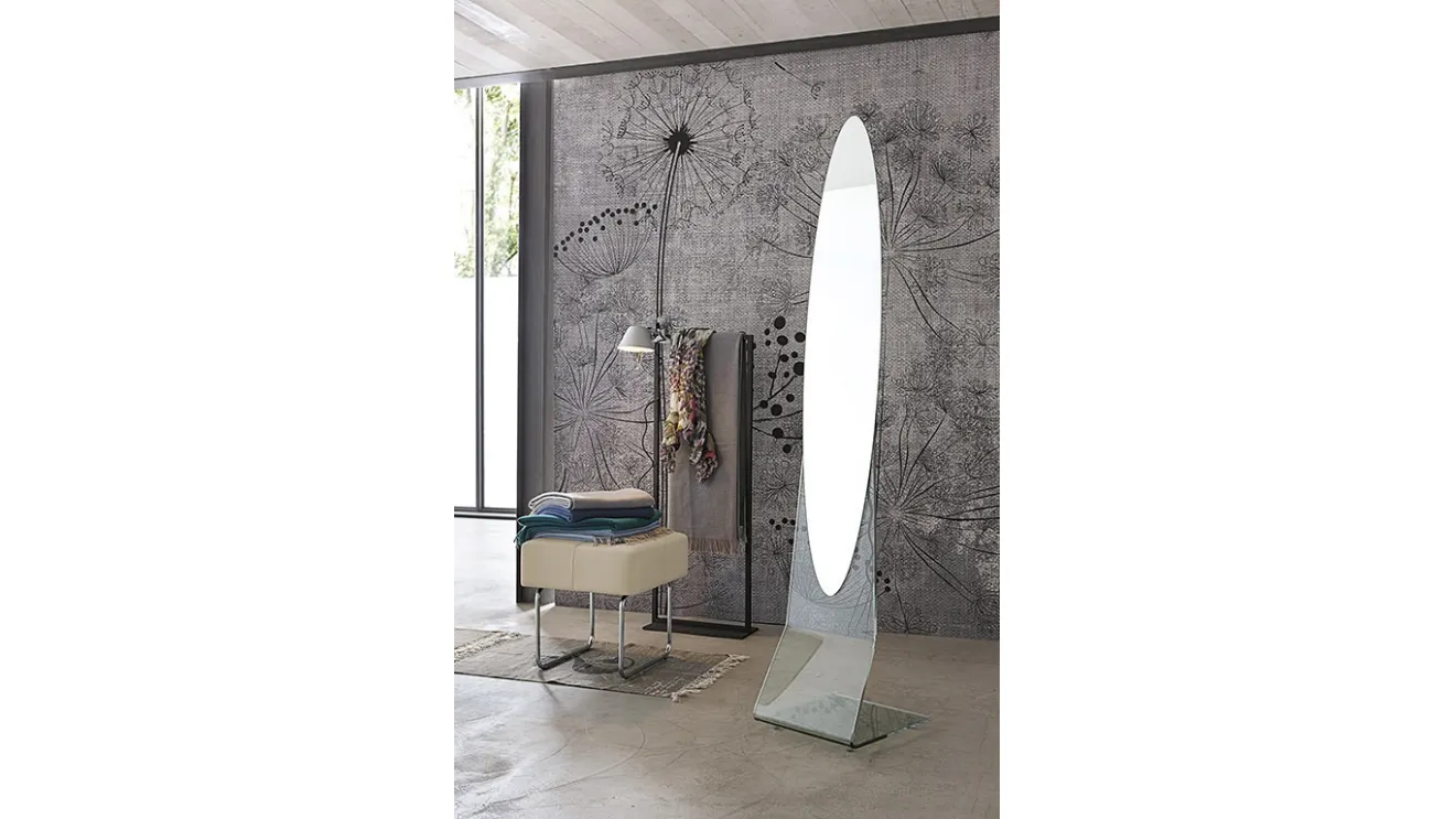 Specchio moderno ad altezza uomo con base in vetro curvato Narciso di Target Point