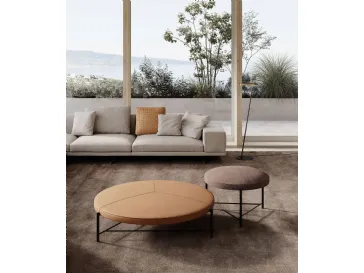 Pouf Santamonica rivestito in pelle o tessuto con struttura in metallo di Frigerio