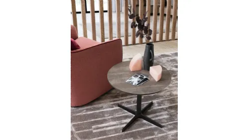 Tavolino rotondo Tweet con top in pietra e base in metallo di Le Comfort