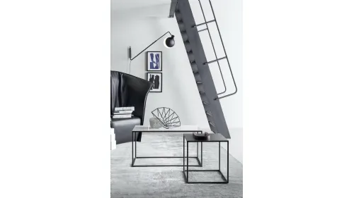 Tavolino Team con base in metallo e top disponibile in varie finiture di Novamobili