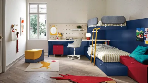 Cameretta sviluppata interamente ad angolo con letto a castello Kids space 09 di Nidi