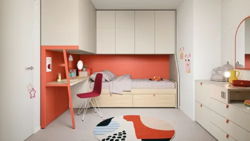 Cameretta con cassettoni in legno e armadiatura in laccato Kids space 26 di Nidi