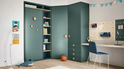 Cameretta in laccato verde pino con letto a ribalta Kids space 28 di Nidi