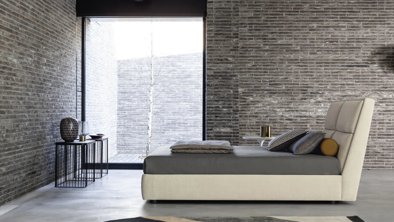Letto in tessuto con testiera James di Twils