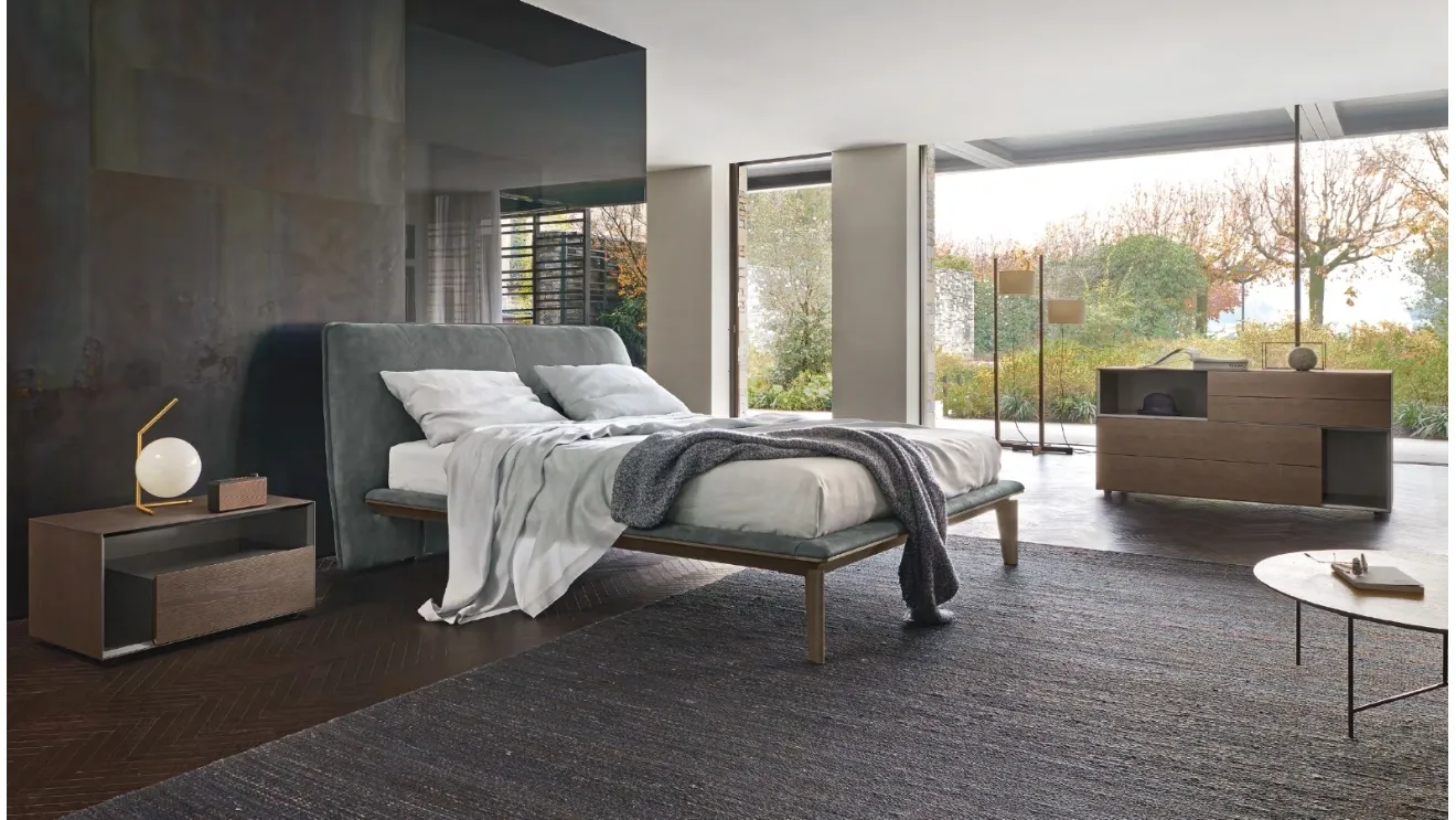 Letto con testiera in tessuto e giroletto in legno Peplo di Sangiacomo