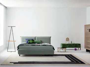Letto in tessuto imbottito con testiera Philip Basso di Twils