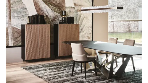 Madia in legno goffrato con base in acciaio e ante in ecopelle Tiffany di Cattelan Italia