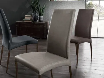 Sedia Drop Vintage imbottita e rivestita in ecopelle con struttura in metallo di Arredo3