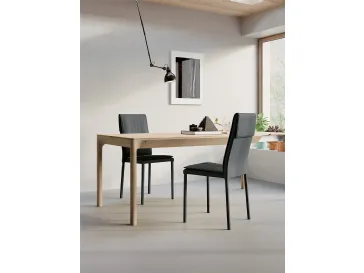 Sedia Sandy con struttura in metallo, imbottita e completamente rivestita in ecopelledi Arredo3