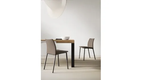 Sedia Zara Up on struttura in metallo verniciato e seduta imbottita rivestita in ecopelle di Arredo3
