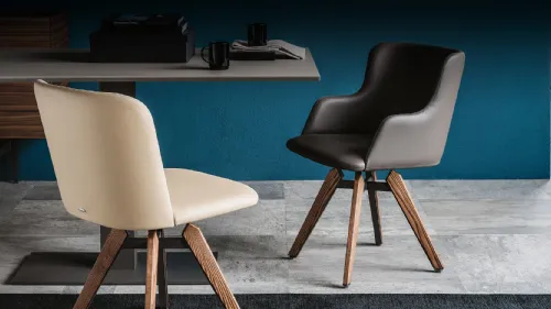 Sedia in legno rivestita in pelle con e senza braccioli Mulan di Cattelan Italia