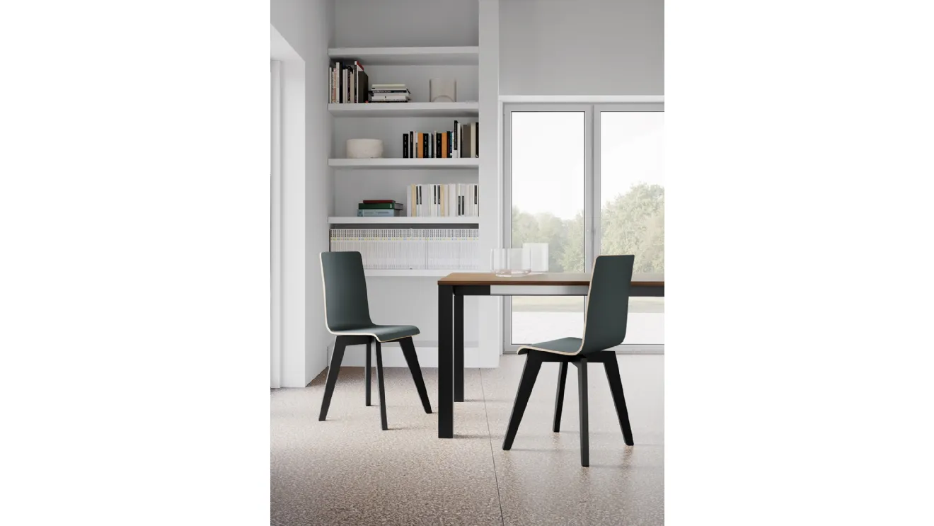 Sedia Kelly con struttura in legno e seduta in multistrato rivestito in Fenix di Arredo3