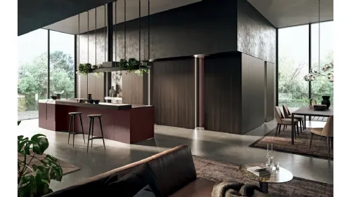 Cucina Design con isola in laccato metal Amaranto e legno con top in gres Vogue Metal di Binova