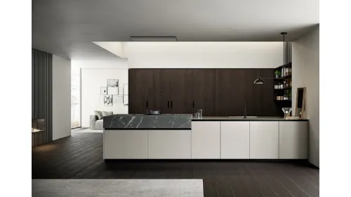Cucina Moderna lineare Asia in laccato poro aperto Nebbia con colonne in Rovere ebano impiallacciato e top in HPL finitura Pietra Piasentina di Arredo3